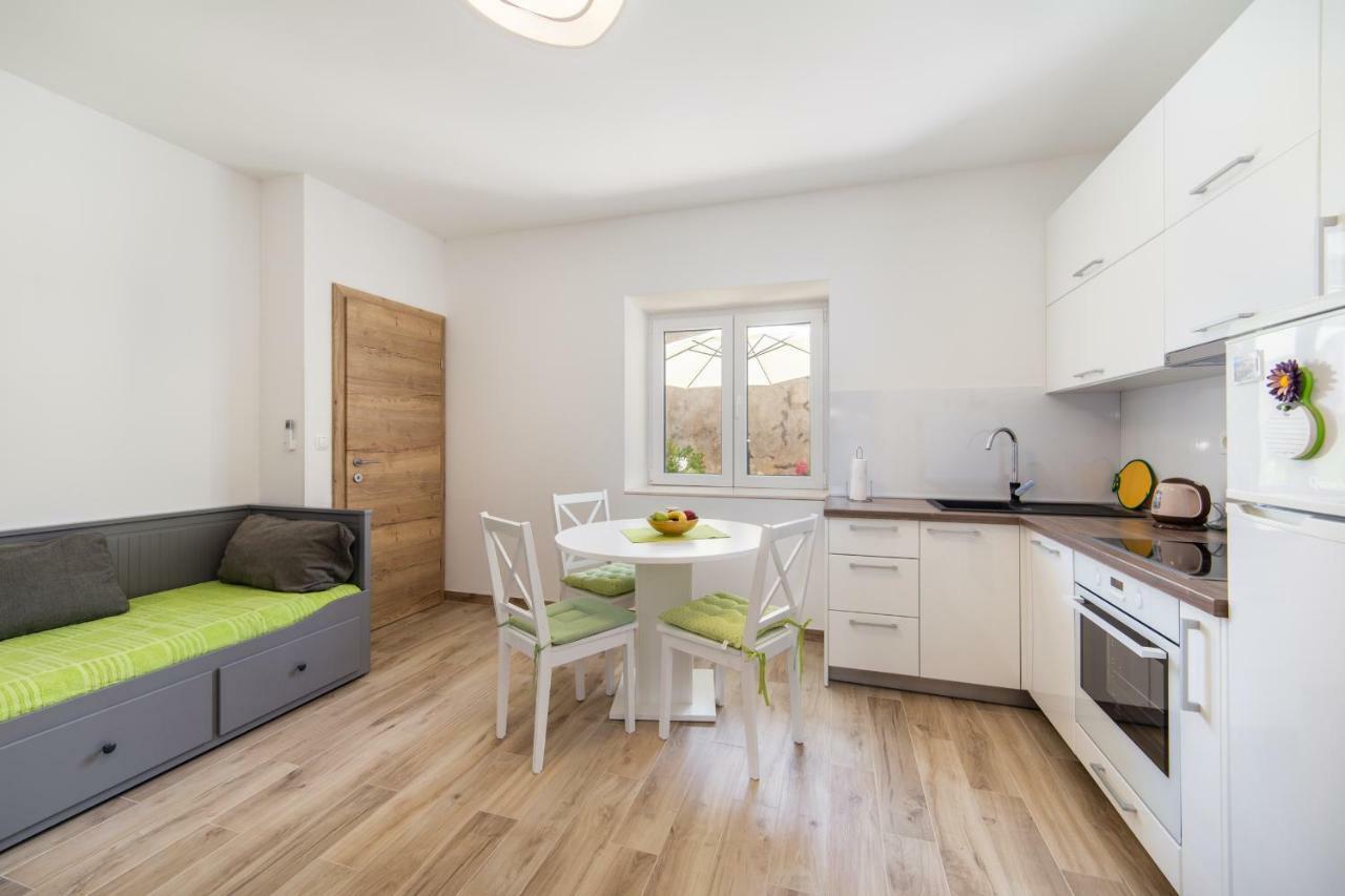 Apartmani Ujdur Gradac  Eksteriør bilde